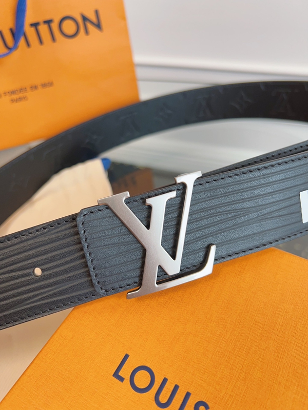 ルイヴィトンベルト背面デザイン